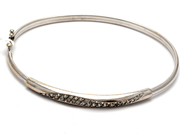 Smycken - Armring vitguld 18K 7,2g Ø64mm, med vita stenar - View 1