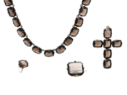 Smycken, SMYCKESET, collier, i auktion: Lilla Smycken – Torsdag 28 mars 2019
