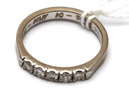 Parti, Ring vitguld 18K 2,8g Ø15 1/2 graverad, med diamanter 5xca.0,04ct, i auktion: Pant – Tisdag 23 april 2019