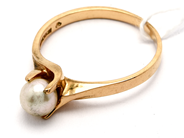 Smycken, Ring 18K 2,7g Ø17 med odlad pärla Ø5,5mm, i auktion: Pant – Tisdag 23 april 2019