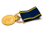 Parti, Medalj 18/23K bruttovikt 17,1g, graverad, i auktion: Pant – Tisdag 23 april 2019