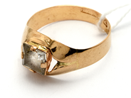 Smycken, Ring 18K 2,3g Ø17½ med sten, i auktion: Pant – Tisdag 23 april 2019