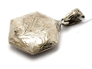 Smycken, Medaljong, 925, i auktion: Pant – Tisdag 23 april 2019