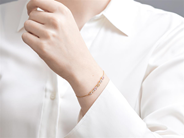 Smycken - ARMBAND, 18K guld med safirer 1,54 ctv - View 2