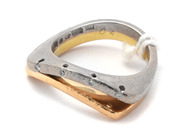 Smycken, Ring 18K 9,3g Ø17½ tvåfärgad med diamanter 4xca0,01ct, i auktion: Pant – Tisdag 21 januari 2020