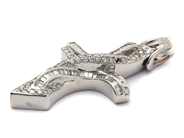 Parti, Hänge 18K 9,8g 4,5cm med små diamanter i vitguld (en diamant saknas), i auktion: Pant – Tisdag 21 januari 2020