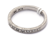 Smycken, Ring 14K 2,7g Ø17 med diamanter 7xca0,02ct  i vitguld (möstrad på sidan av ringen), i auktion: Pant – Tisdag 21 januari 2020