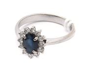 Parti, Ring 14K i vitguld 3,0g Ø16 3/4 med sten och diamanter 12xca0,01ct, i auktion: Pant – Tisdag 21 januari 2020