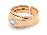 Parti, Ring 18K 13,2g Ø19½ tvåfärgad med diamant 1xca0,25ct, repig skena, i auktion: Pant – Tisdag 21 april 2020