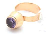 Smycken, Ring 18K 3,8g Ø16 1/2 med sten, i auktion: Pant – Tisdag 21 april 2020