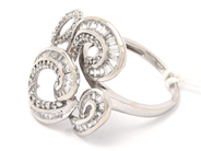 Parti, Ring vitguld 18K 7,7g Ø17 1/4 med stenar, i auktion: Pant – Tisdag 21 april 2020