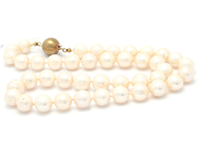 Övrigt, Pärlcollier med odlade pärlor Ø10mm ojämn yta, 47cm, i auktion: Pant – Tisdag 21 april 2020