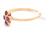 Smycken, Ring 18K 1g Ø16 med rosa stenar, i auktion: Pant – Tisdag 8 september 2020
