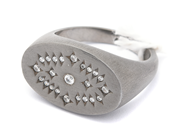 Smycken, Ring S925 8,2g Ø18¼ med vita stenar, design: Zabel Jewellery, i auktion: Pant – Tisdag 8 september 2020