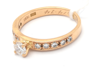 Parti, Ring 18K 5,3g Ø20 med diamanter 1xca0,50ct med GIA cert, och 10xca0,05ct graverad , i auktion: Pant – Tisdag 8 september 2020