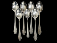 Silver, 7 st kaffeskedar Silver 6 st är stämplade haga lite olika årsstämlar och kattfot 94,8g , i auktion: Pant – Tisdag 8 september 2020