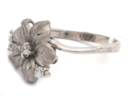 Smycken, Ring med stenar silver Ø17½ brv 2,6g, i auktion: Pant – Tisdag 8 september 2020