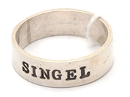 Smycken, Ring med texten SINGEL S925 Ø18 3,7g, i auktion: Pant – Tisdag 8 september 2020