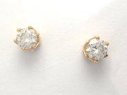 Smycken, Enstensörhängen ett par 18K 1,4g, med diamanter 2xca0,30ct, i auktion: Pant – Tisdag 8 september 2020