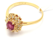 Smycken, Ring 18K 2,1g Ø17, med röd sten och diamanter 12xca0,005ct, i auktion: Pant – Tisdag 8 september 2020