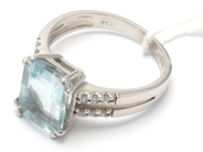 Smycken, Ring 18K vitguld 4,0g Ø16½, med sten och diamanter 12xca0,01ct, i auktion: Pant – Tisdag 8 september 2020
