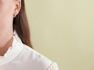 Smycken - ÖRHÄNGEN, 18K guld/vitguld 4 mm bred - View 2