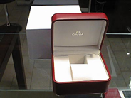 Klocktillbehör, BOX, till Omega armbandsur, i auktion: Klockor – Lördag 1 mars 2003