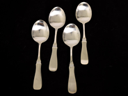 Silver, Efterrättsskedar S830, modell Uppsala, i auktion: Pant – Tisdag 2 mars 2021