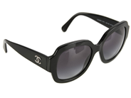 Accessoarer, SOLGLASÖGON, CHANEL, i auktion: Fashionabla – Torsdag 29 april 2021