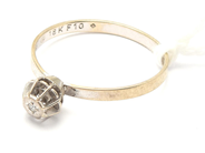 Smycken, Ring 18K vitguld 1,2g Ø16¼, med diamant 1xca0,01ct, i auktion: Pant – Tisdag 11 januari 2022