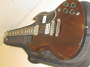 Pantvaror, 1 Elgitarr Gibson SG standard  USA röd med gigbag, i auktion: Pant – Lördag 9 augusti 2003