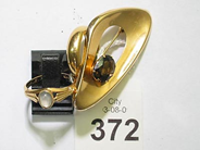 Pantvaror, 1 Ring med vit sten, 1 brosch med rökfärgad sten, i auktion: Pant – Lördag 9 augusti 2003