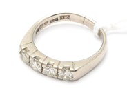 Smycken, Ring 18K 6,4g vitguld med diamanter 4xca0,23ct en skadad Ø18½, i auktion: Pant – Tisdag 29 mars 2022