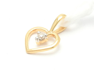 Smycken, Hänge 18K 0,2g med diamant ca0,01ct höjd: 1cm, i auktion: Pant – Tisdag 29 mars 2022