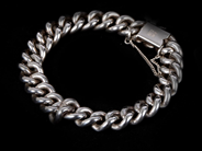 Smycken, Armband Pansar S830 26,6g längd: 20cm bredd: 10mm, i auktion: Pant – Tisdag 30 augusti 2022