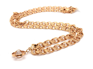 Smycken, Kedja doserad Bismarck 18K 21,2g 43cm bredd: 4-8mm med 1 integrerad Berlock med sten, i auktion: Pant – Tisdag 20 september 2022