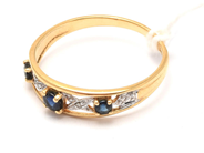 Smycken, Ring 18K 1,6g Ø17 med stenar och diamanter 2xca0,005ct, i auktion: Pant – Tisdag 20 september 2022