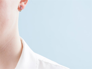 Smycken - ÖRHÄNGEN, 18K vitguld - View 2