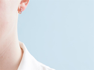 Smycken - ÖRHÄNGEN, 18K guld - View 2