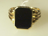 Smycken, HERRING, 18K guld med onyx, i auktion: Klassiska – Lördag 24 april 2004