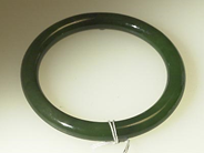 Smycken, ARMRING av jade., i auktion: Klassiska – Lördag 24 april 2004