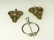 Smycken, DIVERSE; bältensspännen 18 k guld, sent 1800-tal, i auktion: Klassiska – Lördag 24 april 2004