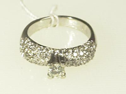 Smycken, RING, 18K vitguld, i auktion: Klassiska – Lördag 24 april 2004