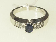 Smycken, RING, 18K vitguld, i auktion: Klassiska – Lördag 24 april 2004