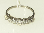 Smycken, ALLIANSRING, 18K vitguld med  briljanter tot ca 0,87ct ca W/VS-SI, i auktion: Klassiska – Lördag 24 april 2004