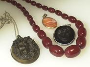 Smycken, DIVERSE SMYCKEN collier, hängen, i auktion: Klassiska – Lördag 24 april 2004