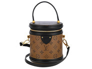 Accessoarer, LOUIS VUITTON, VÄSKA, i auktion: Modekvaliten – Lördag 18 oktober