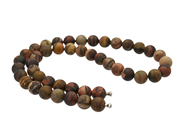 Smycken, COLLIER, jaspiskulor ca 10 mm, i auktion: Moderna – Lördag 11 oktober