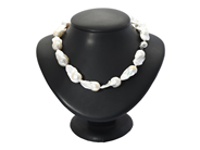 Smycken, PÄRLCOLLIER, odlade sötvattenspärlor, i auktion: Allmänna – Tisdag 9 december