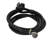 Smycken, OLE LYNGGAARD, armband med berlock, i auktion: Moderna – Lördag 8 november